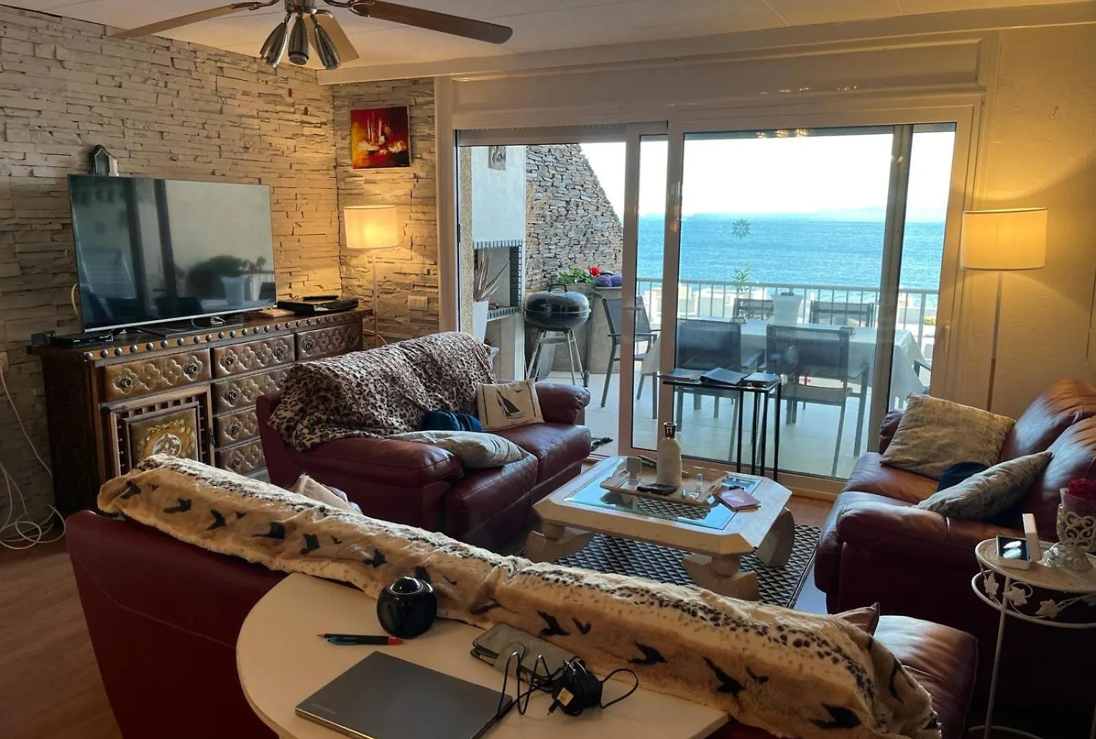Veuras El Mar - Apartamento Sobre El Mar Dallas Roses Spain