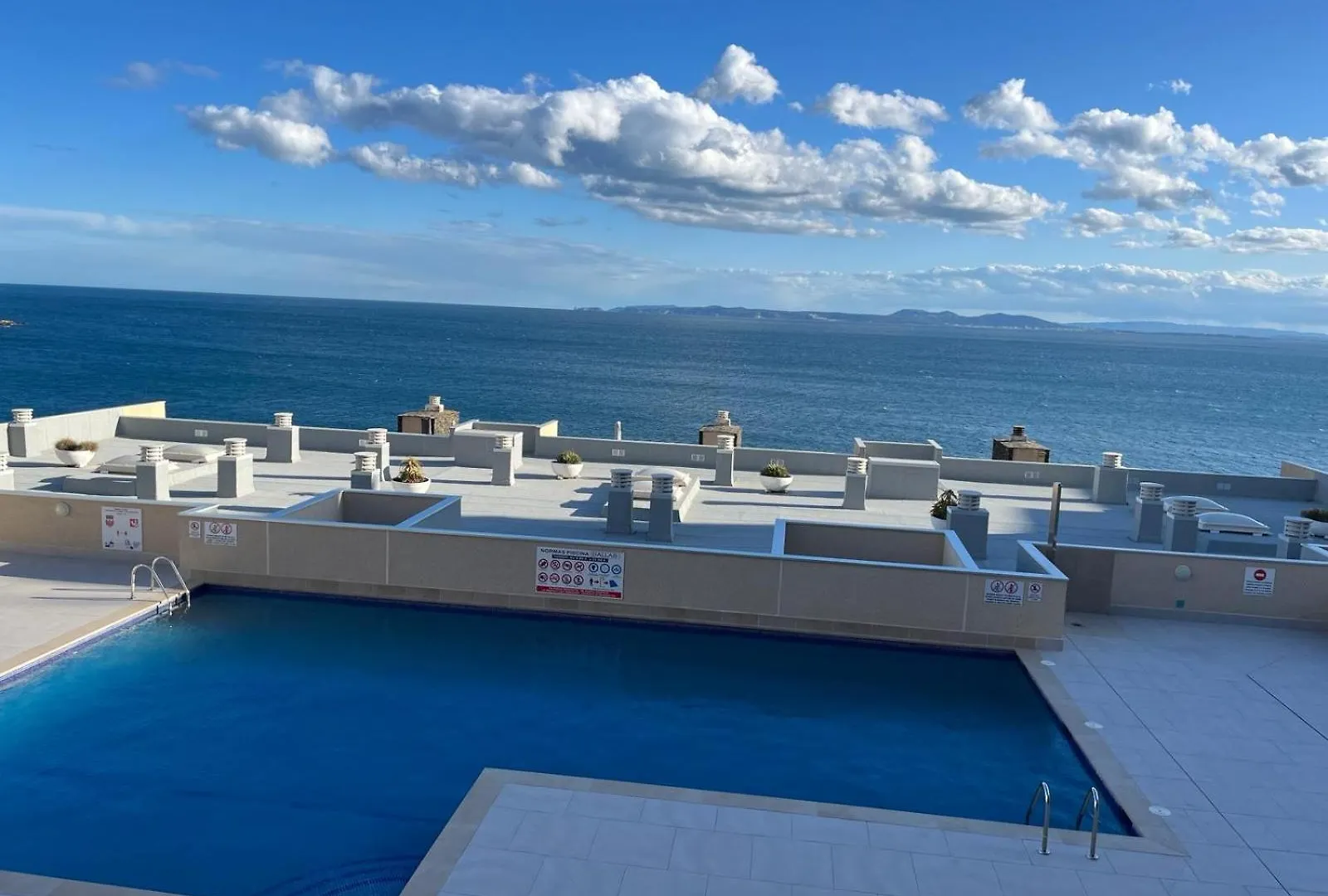 Veuras El Mar - Apartamento Sobre El Mar Dallas Roses Spain